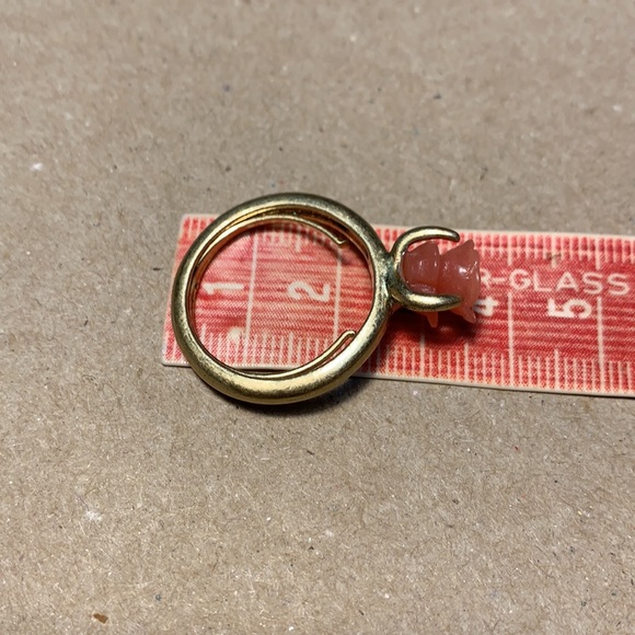 Vintage carved resin faux coral adjustable ring - Picture 11 of 12